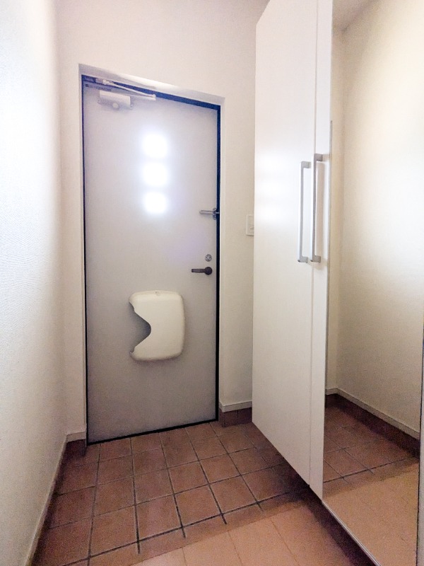 東武小泉線 館林駅 徒歩32分 2階建 築14年の玄関写真
