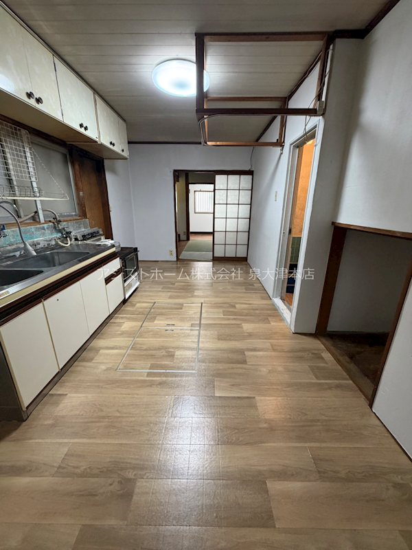 黒鳥町3丁目戸建の居間写真