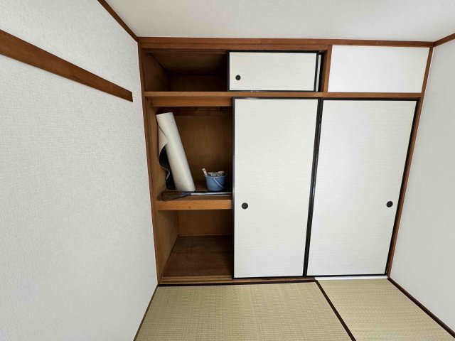 エステート高安B棟の内装写真