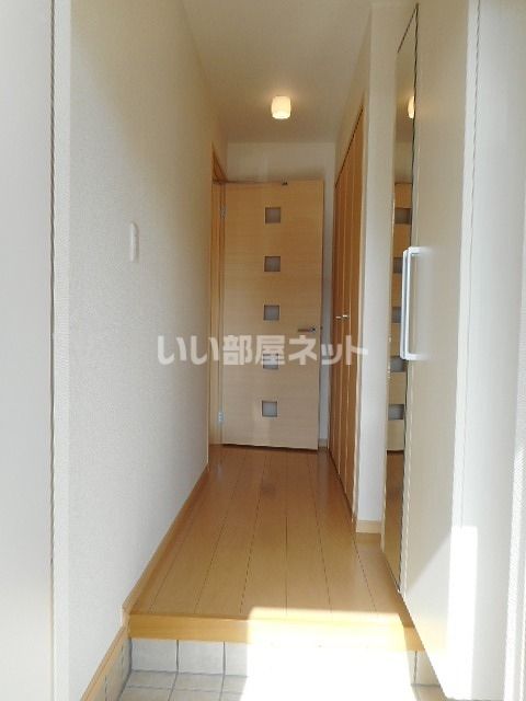 エレガンスブライト Kの玄関写真