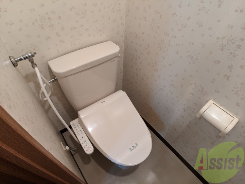 トイレ　ウォシュレット機能がついたトイレです。安心して使用できます。