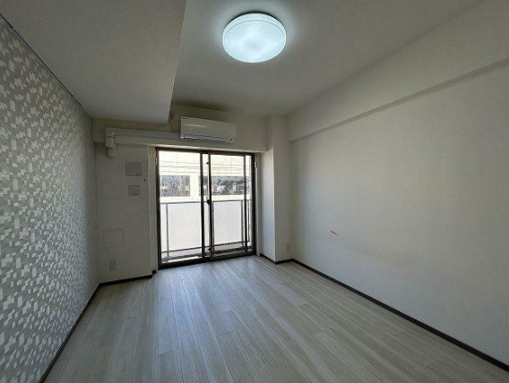 居室・リビング　6.8帖のお部屋です。