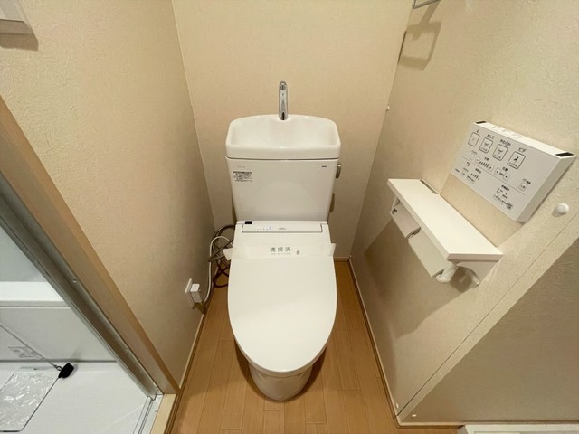 トイレ　【トイレ】温水洗浄便座付きトイレです♪