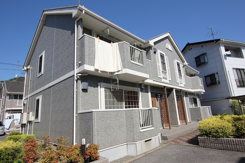 尾道市福地町のアパートの建物外観