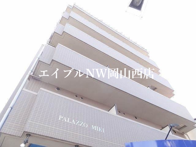 岡山市北区奉還町のマンションの建物外観