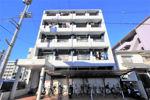 松山市緑町のマンションの建物外観