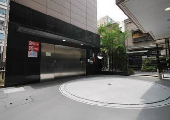 【千代田区外神田のマンションの駐車場】