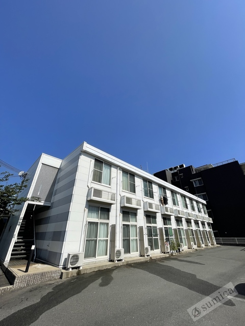 建物外観　スマートに佇むお家。毎日が楽しくなります。