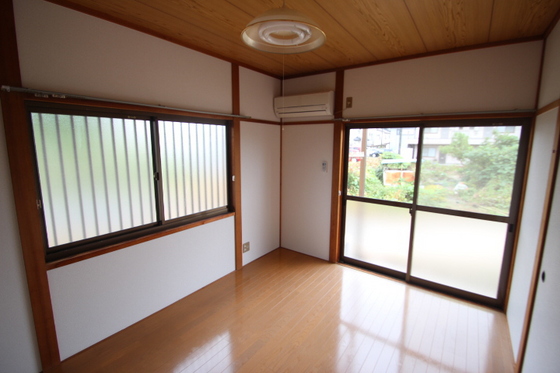 居室・リビング　※他号室の写真です