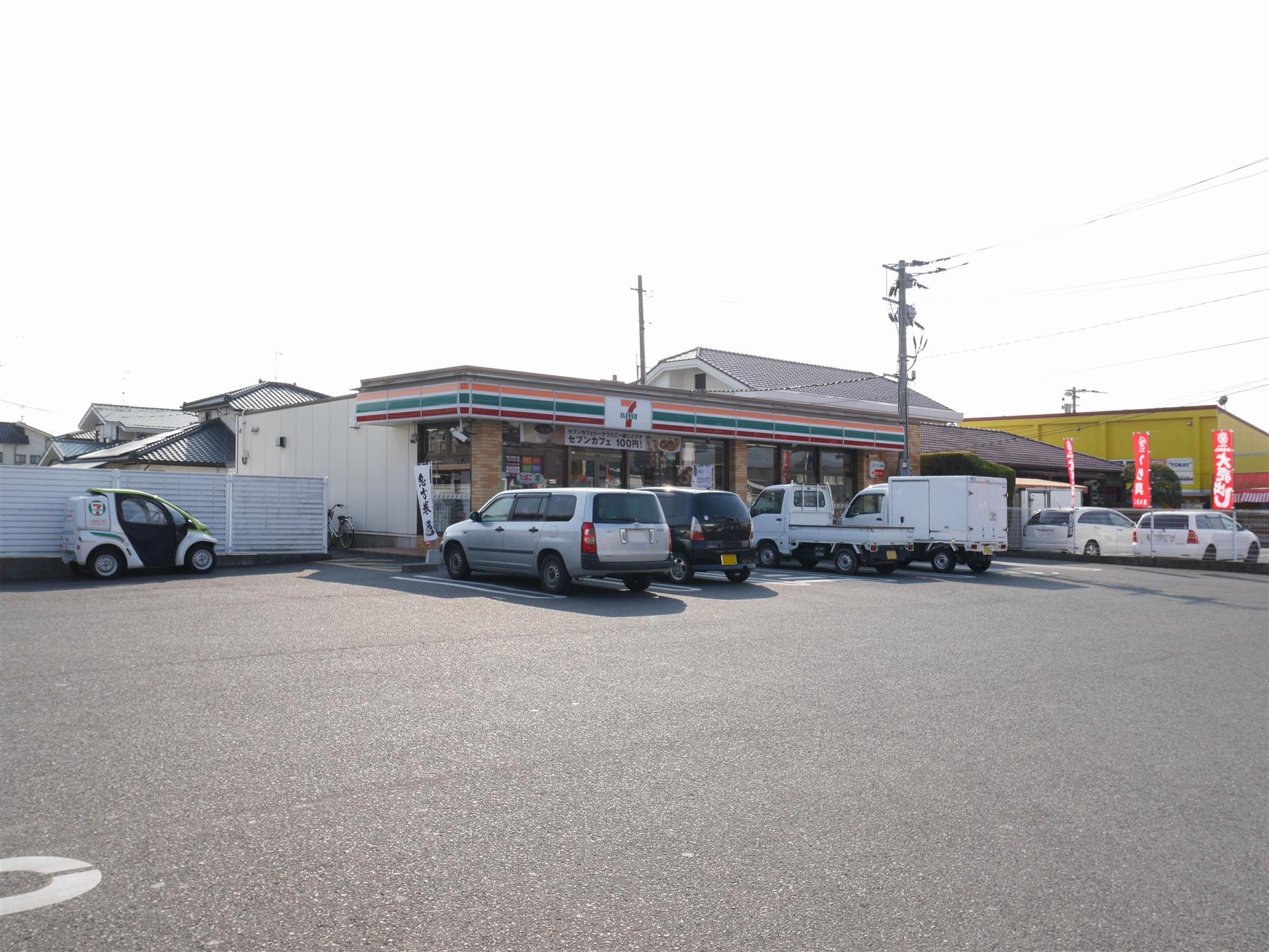 コンビニ　セブンイレブン（コンビニ）まで500m