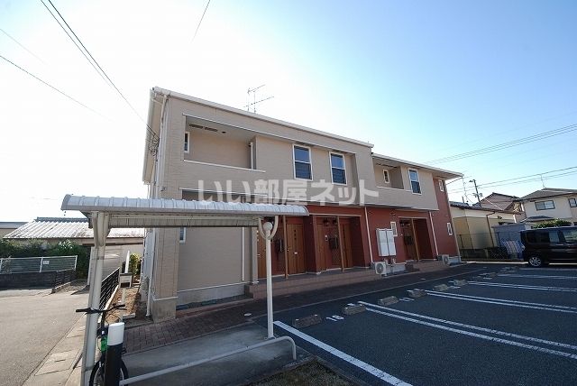 八代市松崎町のアパートの建物外観