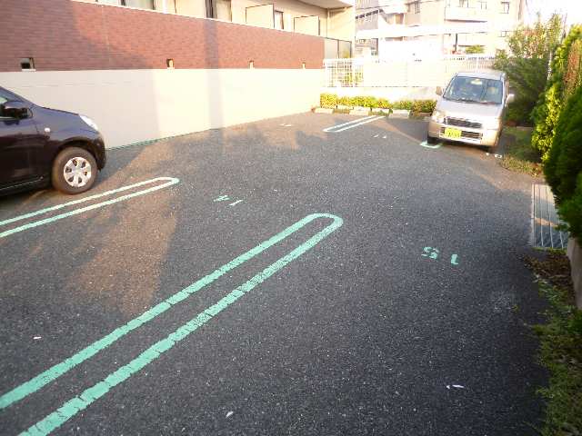 【前田ハイツの駐車場】