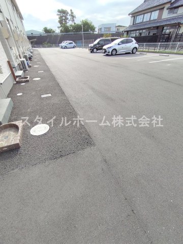 【セントラル前芝の駐車場】