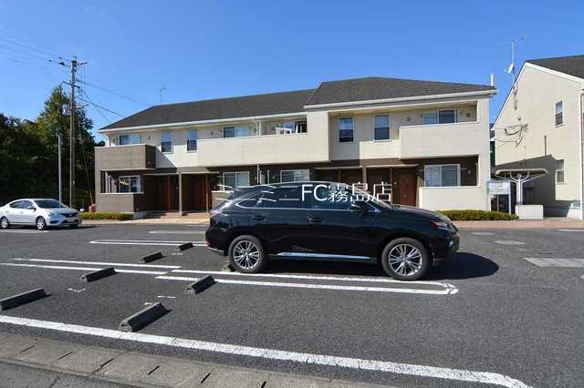 霧島市溝辺町麓のアパートの建物外観