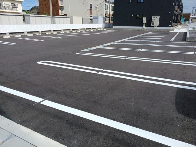 【高岡市野村のアパートの駐車場】