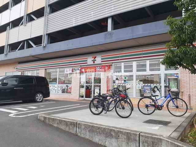 【守谷市松並青葉のマンションのコンビニ】