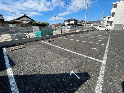 【シーズンコート犬山の駐車場】