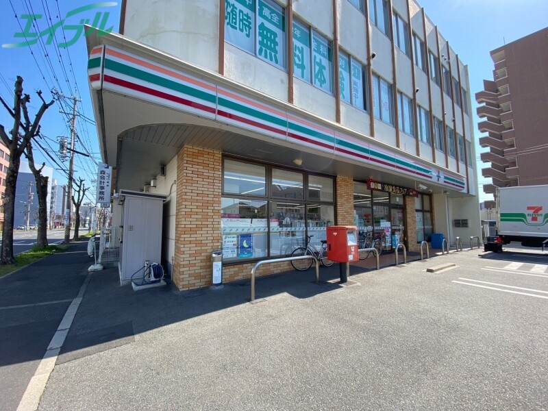 コンビニ　セブンイレブン四日市鵜の森1丁目店（コンビニ）まで57m