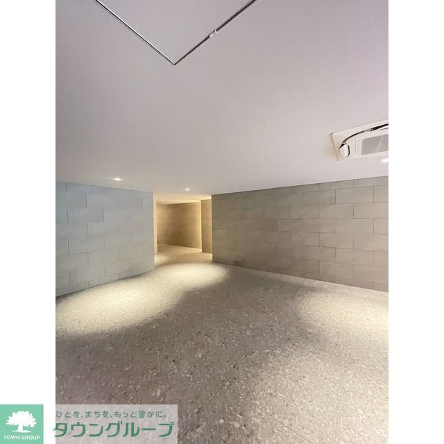 【江東区亀戸のマンションのロビー】