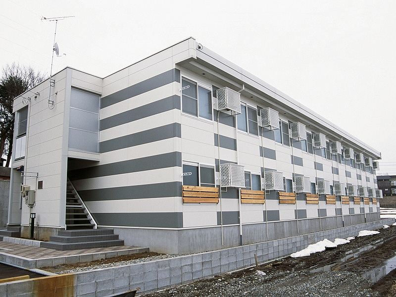 建物外観　グレーで落ち着いた外観です