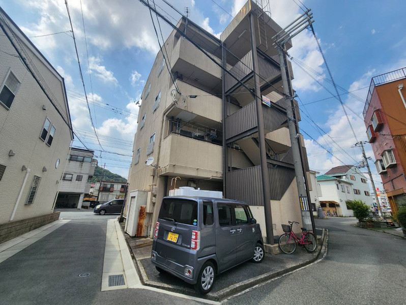 【ハッピーコート田寺の建物外観】