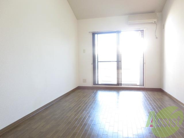 居室・リビング　ゆったりと一人暮らしには十分のスペースです