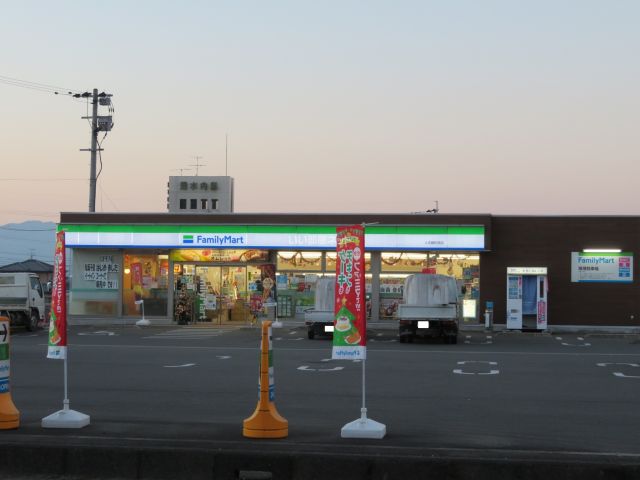 コンビニ　ファミリーマート　人吉錦町西店（コンビニ）まで1605m
