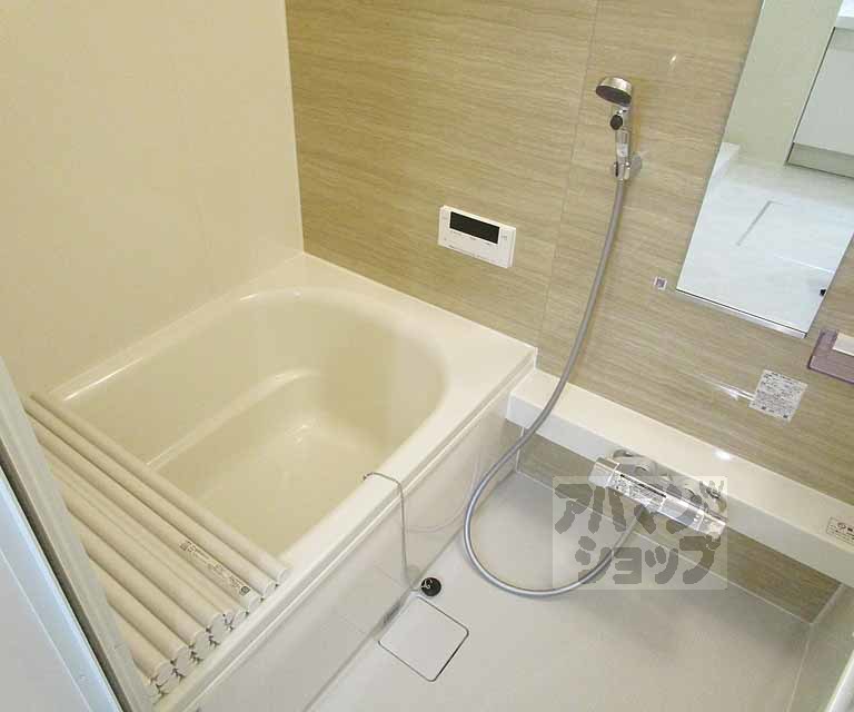 バス・シャワールーム　１０２号室の写真です。