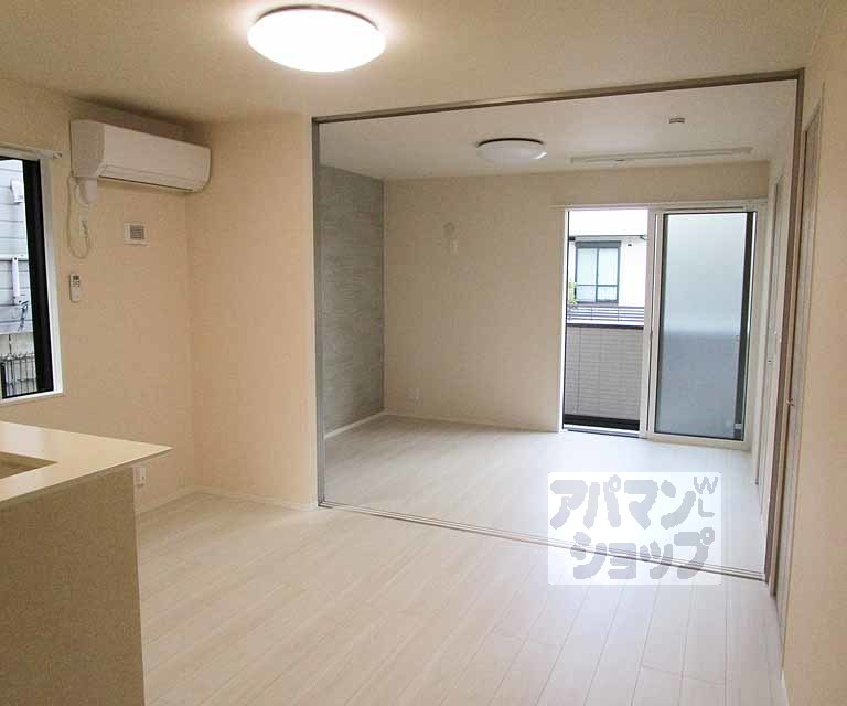 居室・リビング　１０２号室の写真です。