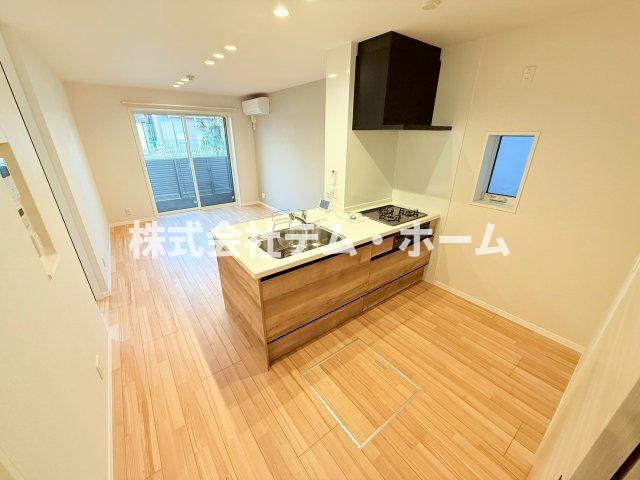 居室・リビング　こちらの居間で趣味の時間をお楽しみください