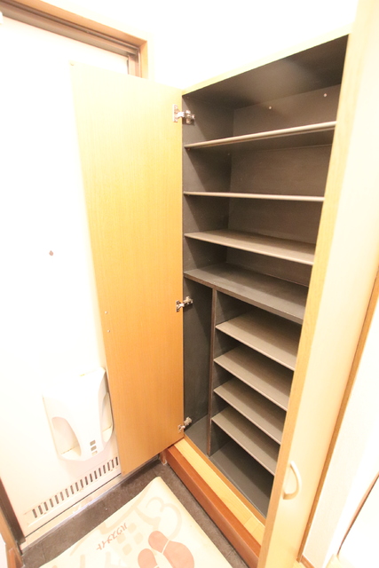 玄関　下駄箱付