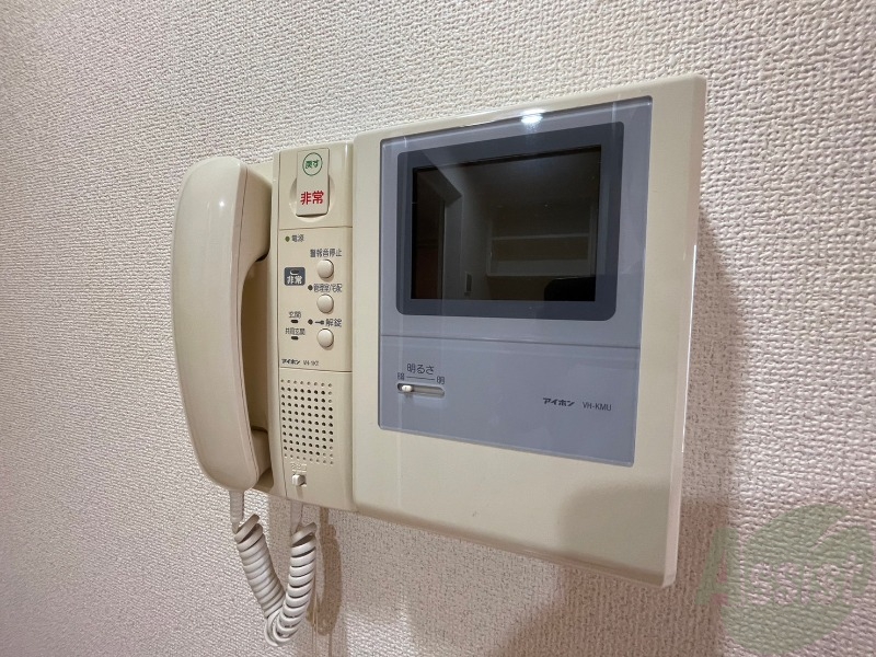 セキュリティ　ＴＶモニター付インターホンです。来客者の顔が見えるので安心！