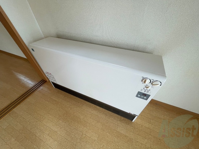 その他設備　電気暖房です。冬場の寒い日でも安心ですね～