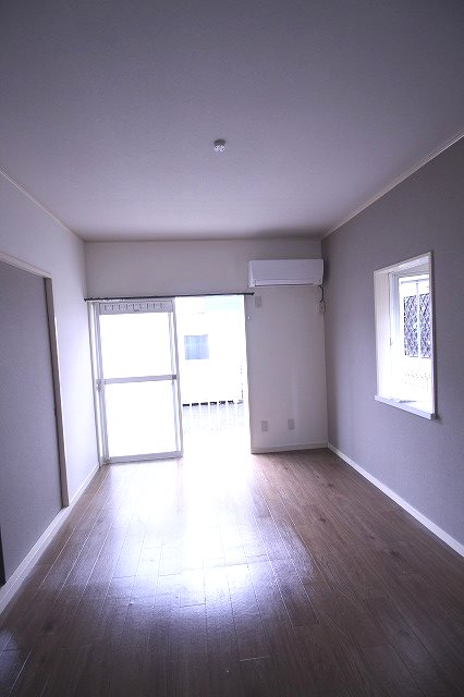 居室・リビング　日当たりのよいお部屋