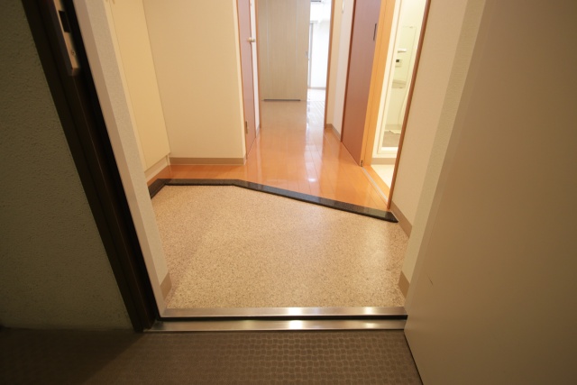 玄関　※別室の参考写真の為、現況優先です。