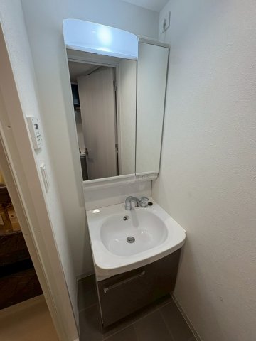 洗面設備　スペースが確保できる洗面所です