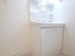 洗面設備　スペースが確保できる洗面所です