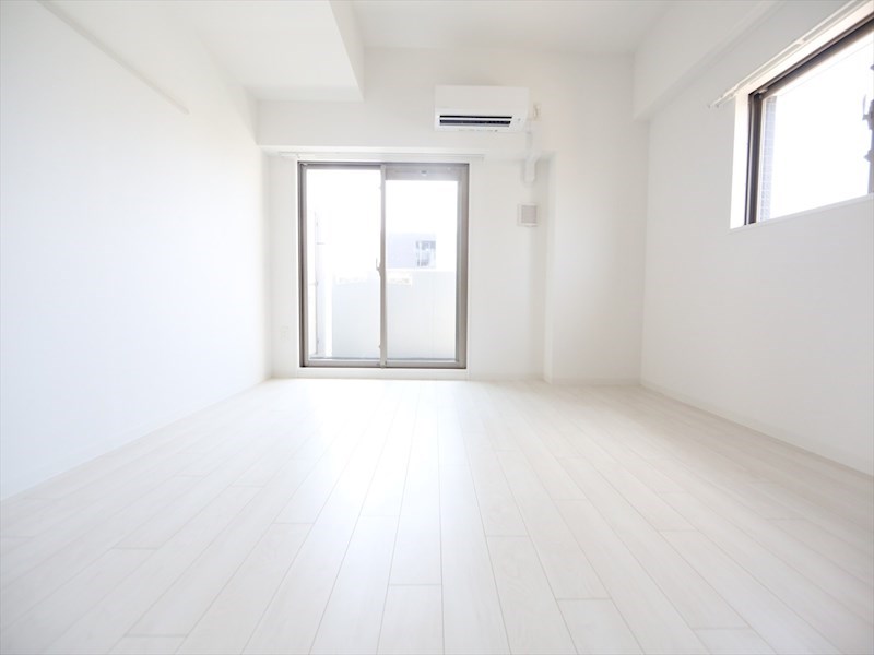 バルコニー　洋室12.5帖　2面採光　エアコン完備　南面バルコニー