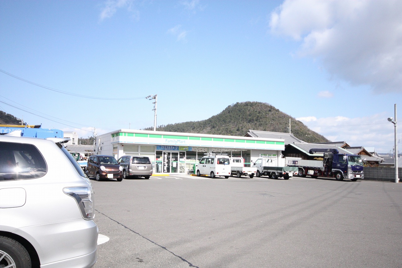コンビニ　ファミリーマート高松西ハゼ町店（コンビニ）まで805m