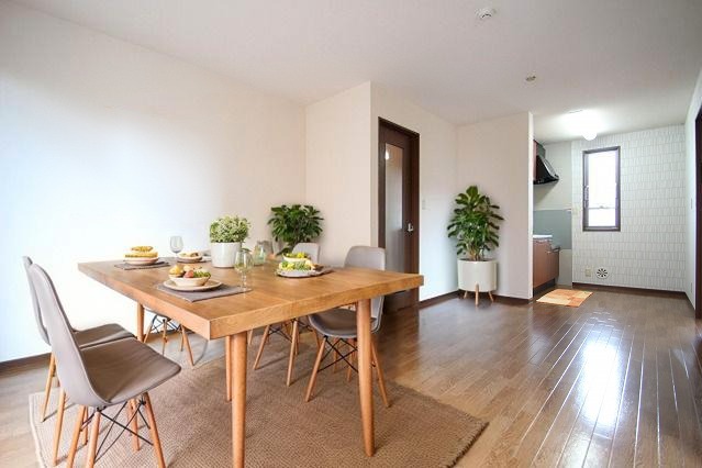 居室・リビング　ＣＧで家具等を配置したもので家具等は含まれません。