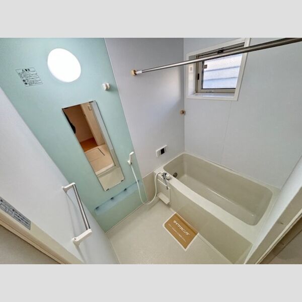 バス・シャワールーム　コンパクトで使いやすいお風呂です