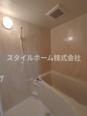 バス・シャワールーム　同建物内別部屋の写真です。