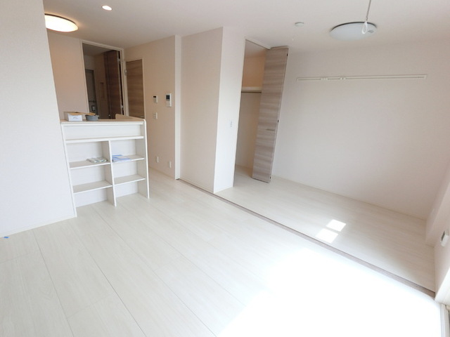 居室・リビング　エアコン・照明付いてます。