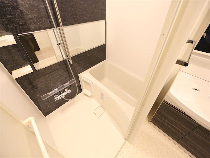 バス・シャワールーム　浴室暖房乾燥機付　追い焚き・オートバス機能付お風呂