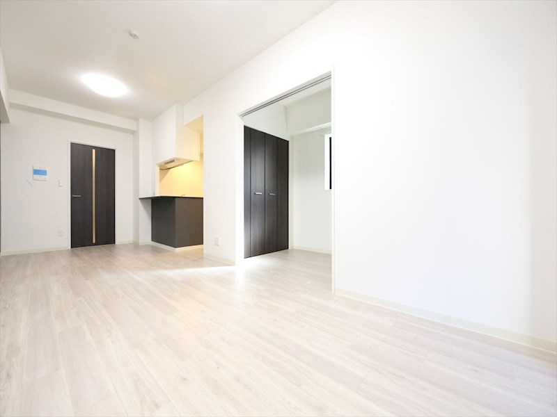 居室・リビング　ＬＤＫ13.94帖　洋室4帖　つなげても仕切っても使えます