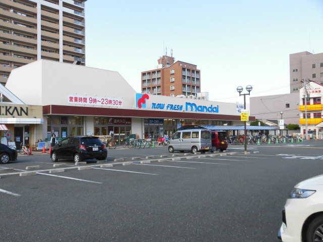 スーパー　万代 鶴見店（スーパー）まで358m