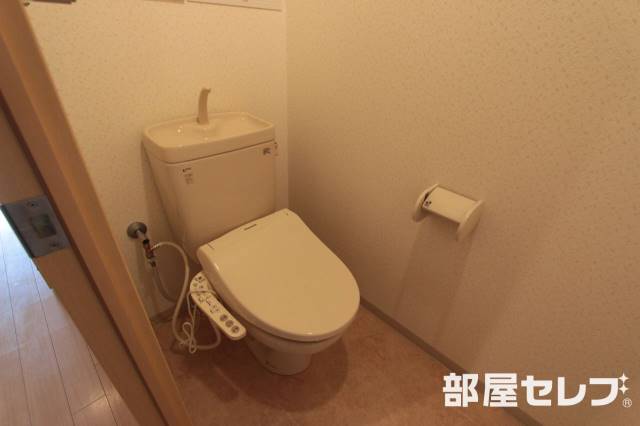 トイレ　ウォシュレット付きのお手洗い。