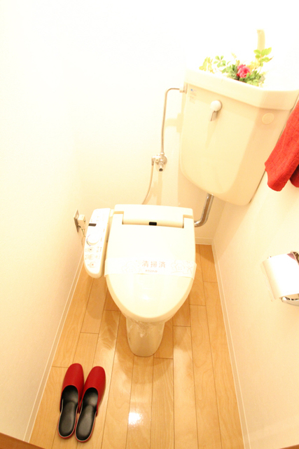 トイレ　※別室の参考写真の為、現況優先です。