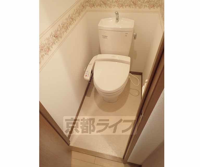 トイレ　ウォシュレットつきです。