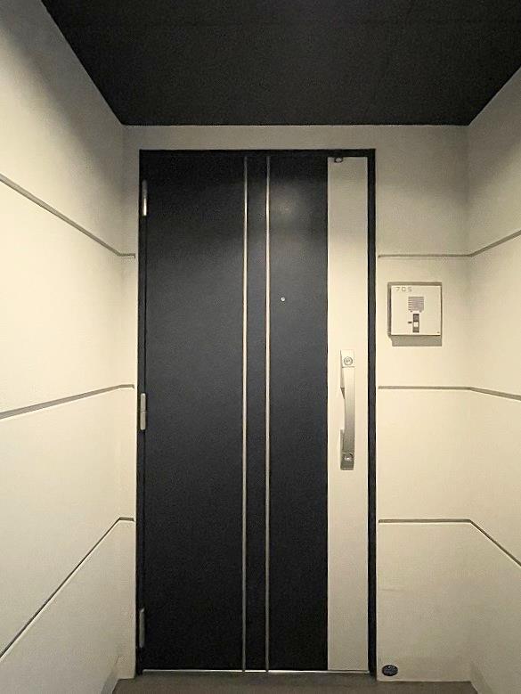 玄関　ダブルロックドア